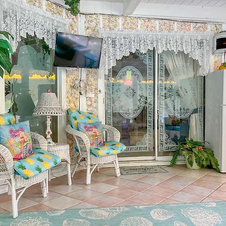 위키와치 Pams Mermaid House With Riverfront Yard And Lanai! 아파트 외부 사진