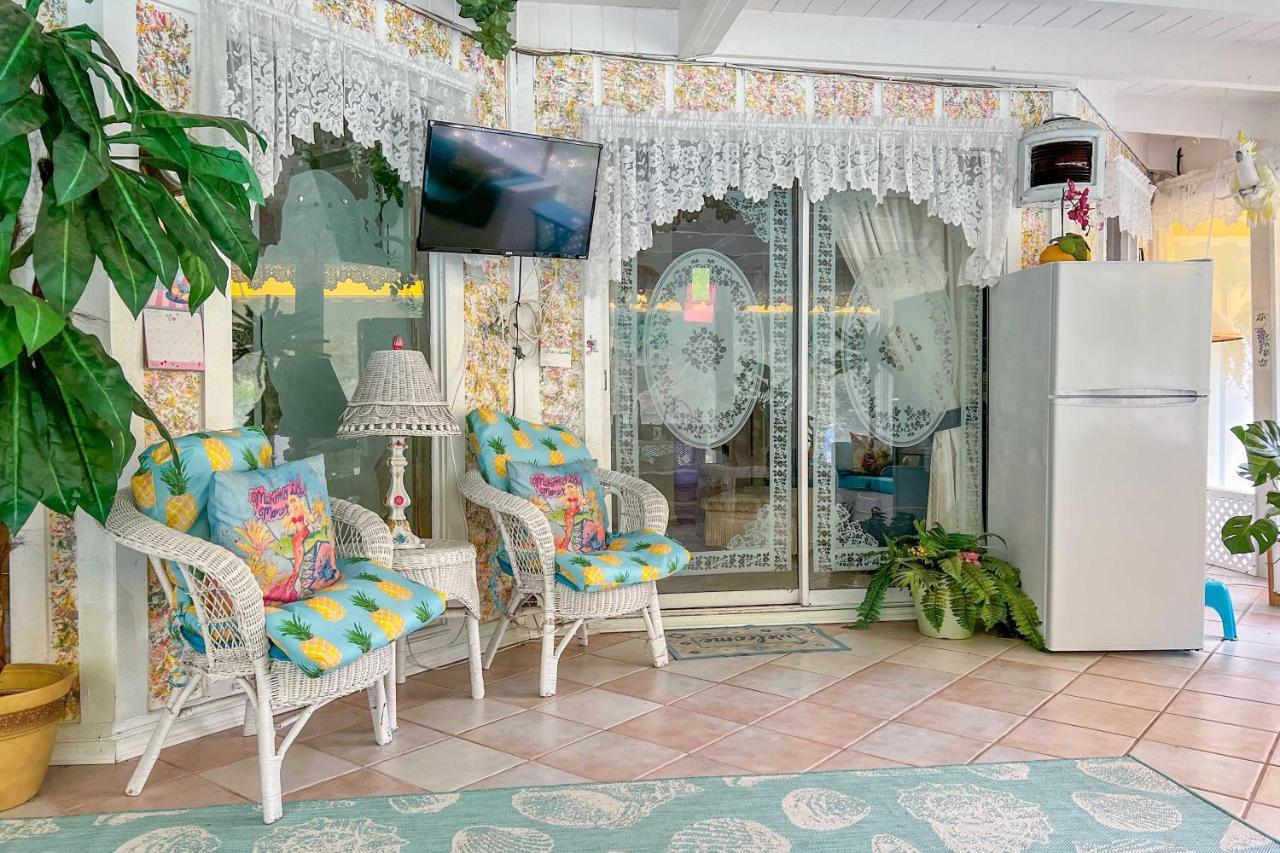 위키와치 Pams Mermaid House With Riverfront Yard And Lanai! 아파트 외부 사진