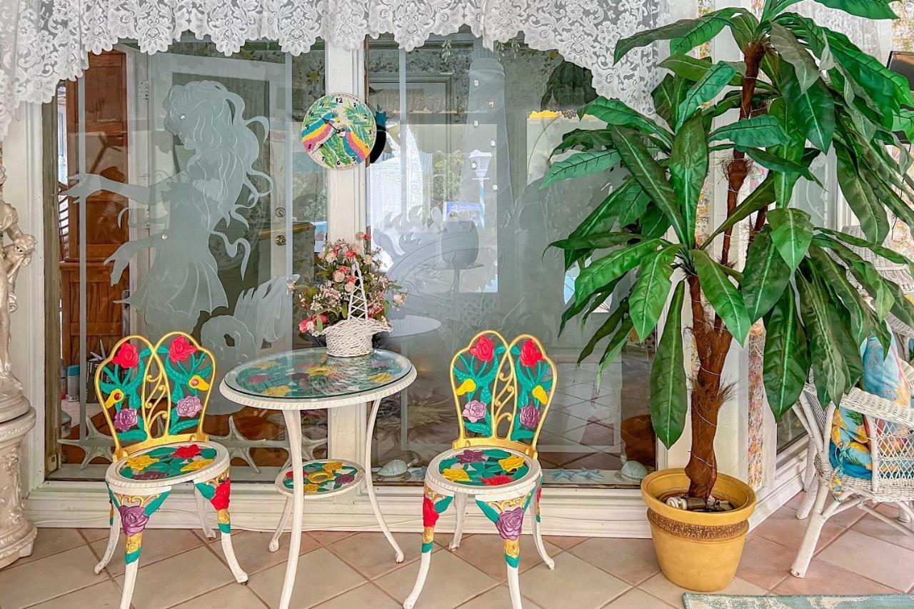 위키와치 Pams Mermaid House With Riverfront Yard And Lanai! 아파트 외부 사진