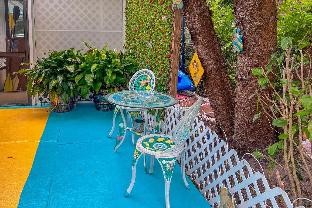 위키와치 Pams Mermaid House With Riverfront Yard And Lanai! 아파트 외부 사진